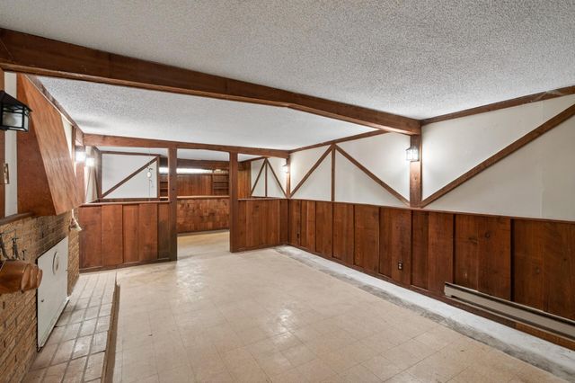 2009 Wheeler Street N, Roseville, MN 55113