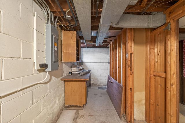 2009 Wheeler Street N, Roseville, MN 55113