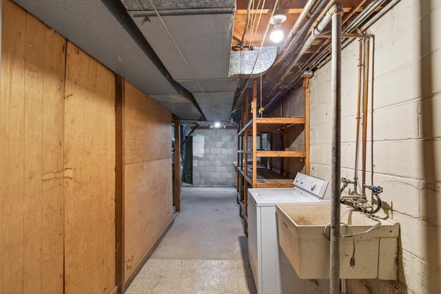 2009 Wheeler Street N, Roseville, MN 55113