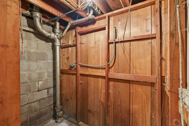 2009 Wheeler Street N, Roseville, MN 55113