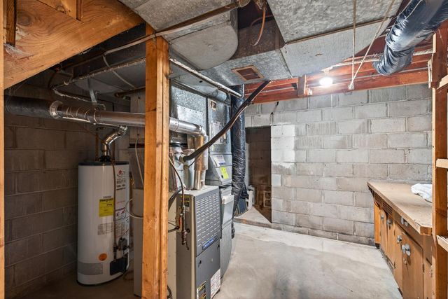 2009 Wheeler Street N, Roseville, MN 55113