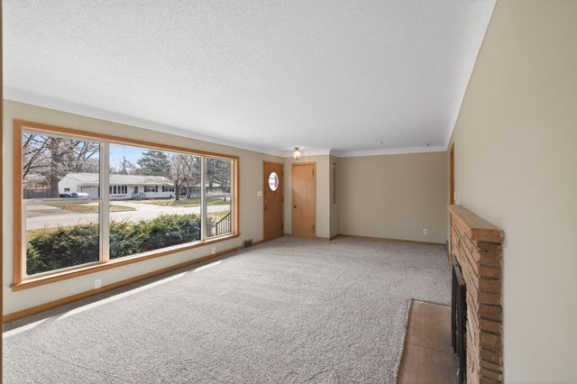 2009 Wheeler Street N, Roseville, MN 55113