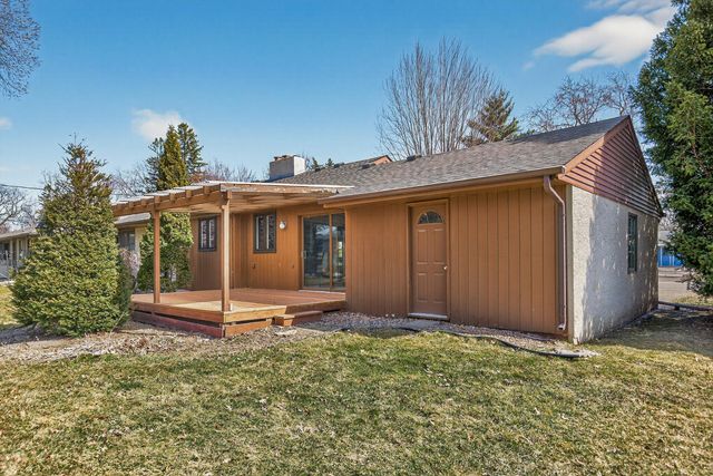 2009 Wheeler Street N, Roseville, MN 55113