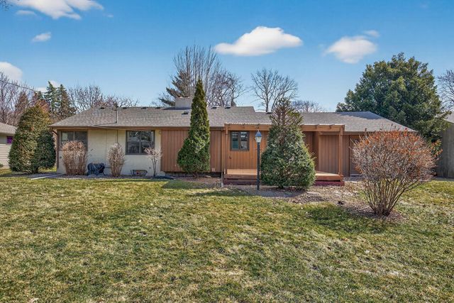 2009 Wheeler Street N, Roseville, MN 55113