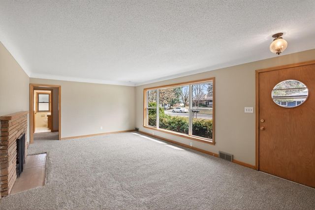 2009 Wheeler Street N, Roseville, MN 55113