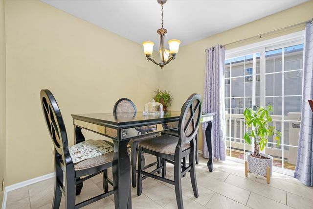 284 Holiday Lane, Hainesville, IL 60073