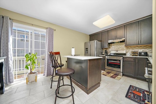 284 Holiday Lane, Hainesville, IL 60073