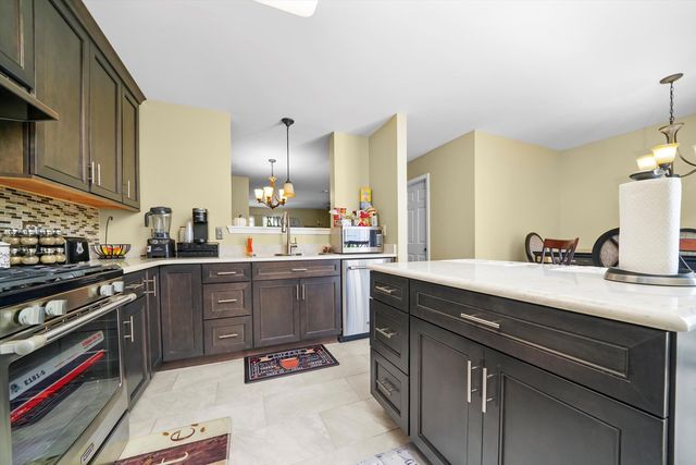 284 Holiday Lane, Hainesville, IL 60073