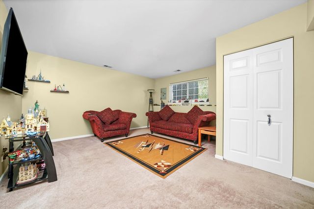 284 Holiday Lane, Hainesville, IL 60073