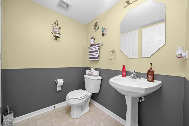 284 Holiday Lane, Hainesville, IL 60073