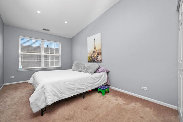 284 Holiday Lane, Hainesville, IL 60073