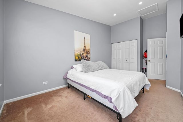 284 Holiday Lane, Hainesville, IL 60073