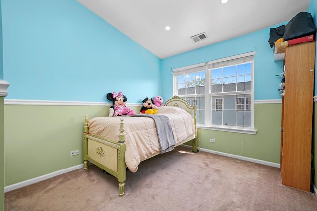 284 Holiday Lane, Hainesville, IL 60073