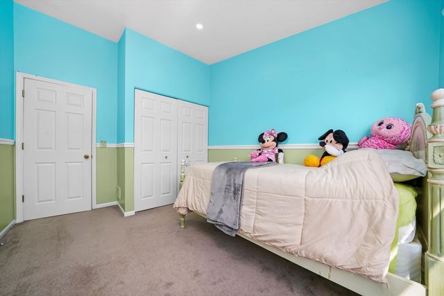 284 Holiday Lane, Hainesville, IL 60073