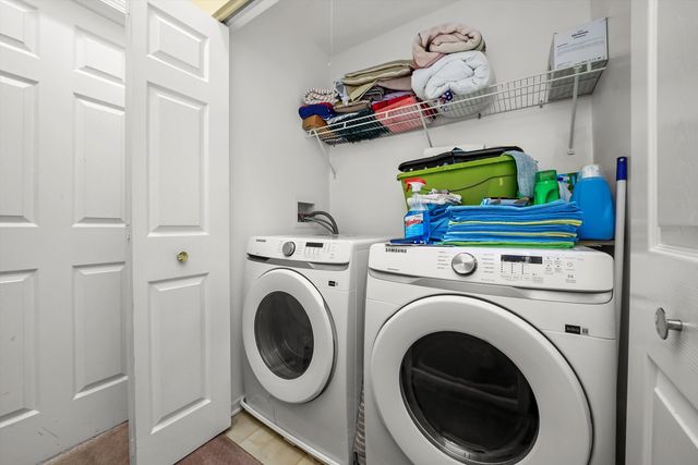 284 Holiday Lane, Hainesville, IL 60073