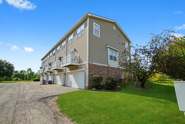 284 Holiday Lane, Hainesville, IL 60073