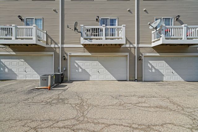 284 Holiday Lane, Hainesville, IL 60073