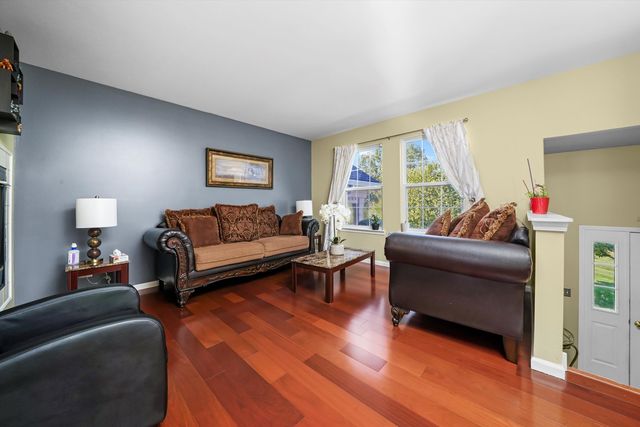 284 Holiday Lane, Hainesville, IL 60073