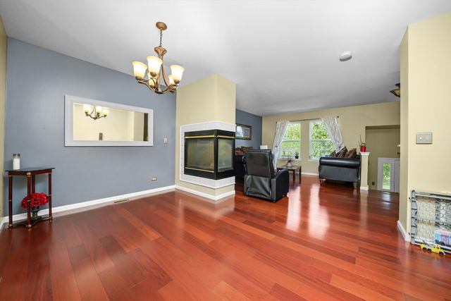 284 Holiday Lane, Hainesville, IL 60073