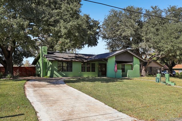 786 Renee, Seguin, TX 78155