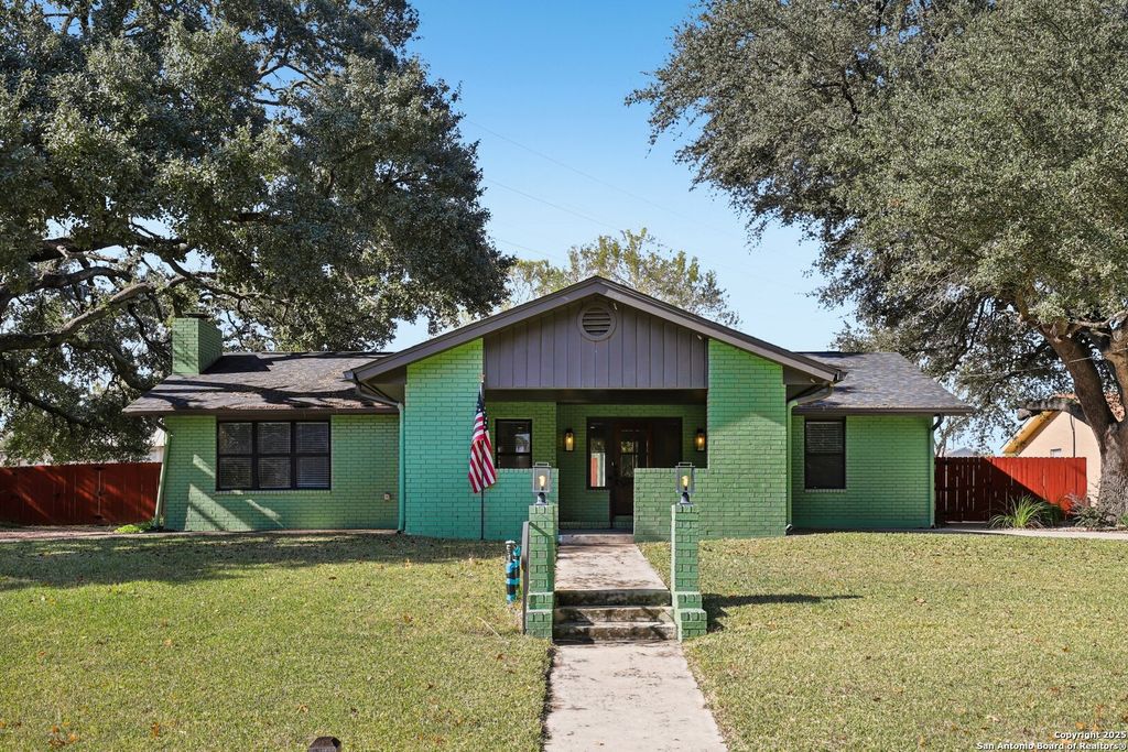 786 Renee, Seguin, TX 78155