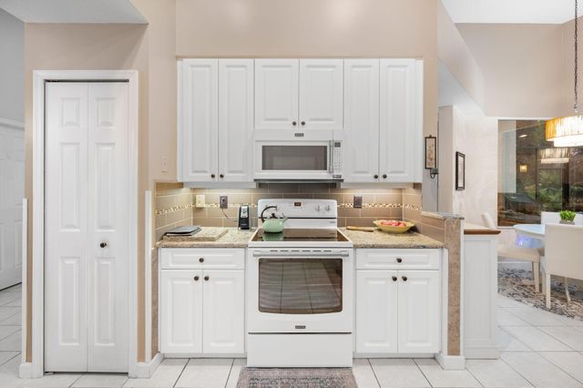 577 SW Saint Kitts Cove, Port St. Lucie, Port St Lucie, FL 34986