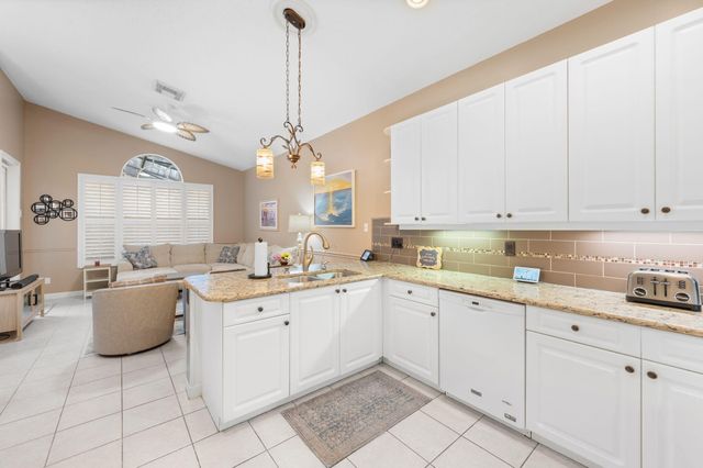 577 SW Saint Kitts Cove, Port St. Lucie, Port St Lucie, FL 34986