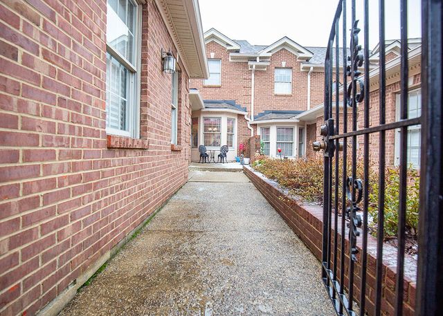 2208 Stone Garden Lane, Lexington, KY 40513