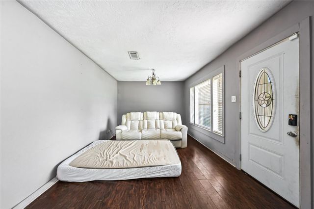 117 Pecan Drive, Baytown, TX 77520