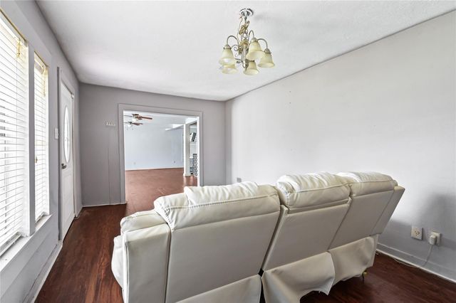 117 Pecan Drive, Baytown, TX 77520