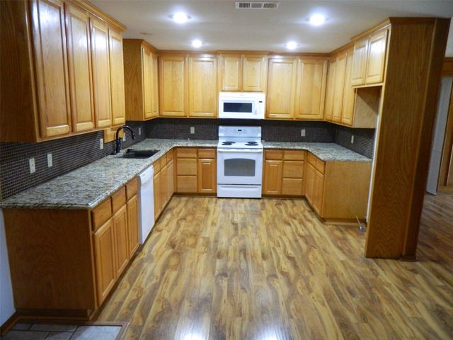 1004 Palamino Drive, Leonard, TX 75452