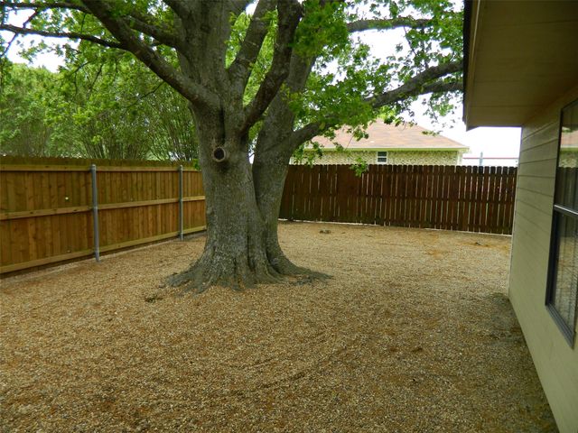 1004 Palamino Drive, Leonard, TX 75452