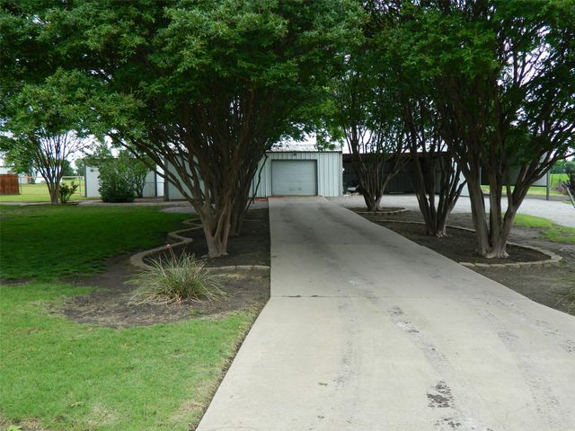 1004 Palamino Drive, Leonard, TX 75452