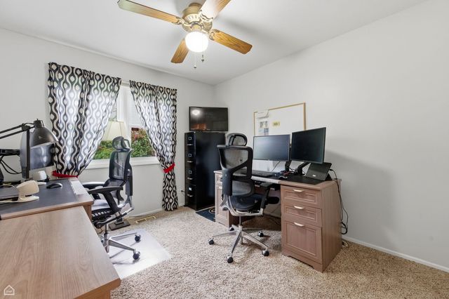 275 ESSEX Court, Aurora, IL 60504