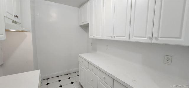 63-61 Yellowstone Boulevard 2-J, Forest Hills, NY 11375