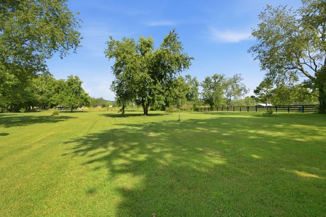 2613 Country Haven Dr, Thompsons Station, TN 37179