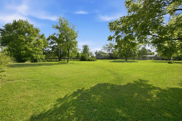 2613 Country Haven Dr, Thompsons Station, TN 37179