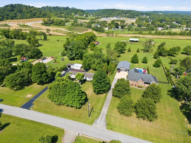 2613 Country Haven Dr, Thompsons Station, TN 37179