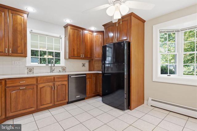 121 BUCK HILL DR, Holland, PA 18966