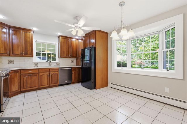 121 BUCK HILL DR, Holland, PA 18966