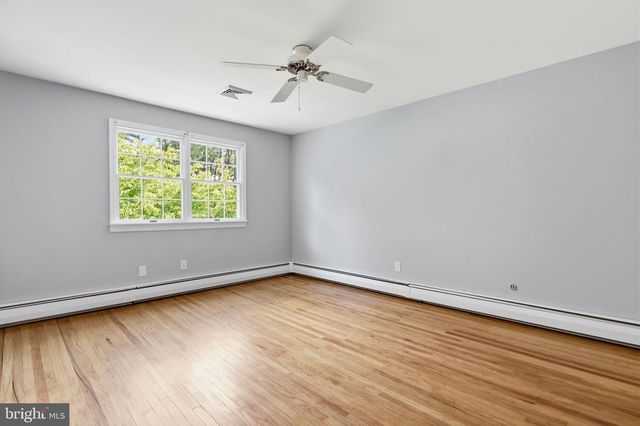 121 BUCK HILL DR, Holland, PA 18966