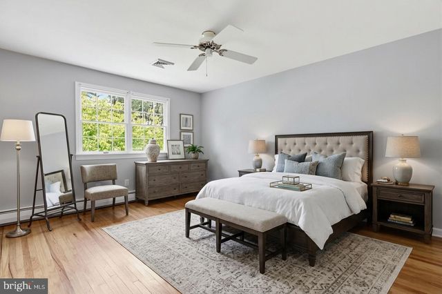 121 BUCK HILL DR, Holland, PA 18966