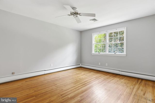 121 BUCK HILL DR, Holland, PA 18966