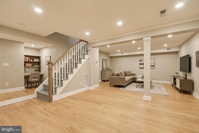 121 BUCK HILL DR, Holland, PA 18966