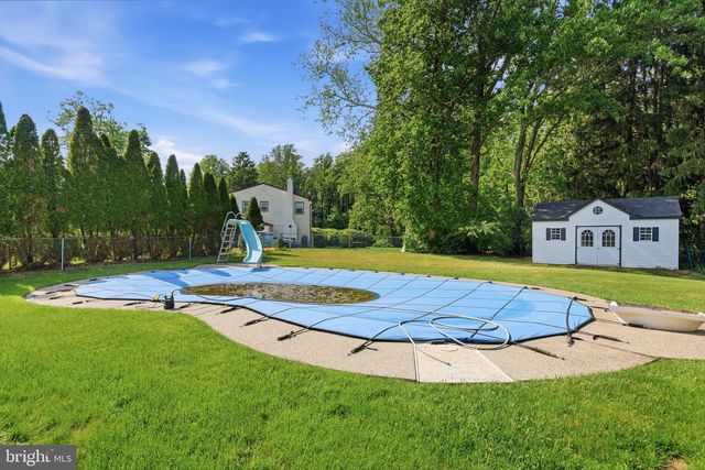 121 BUCK HILL DR, Holland, PA 18966