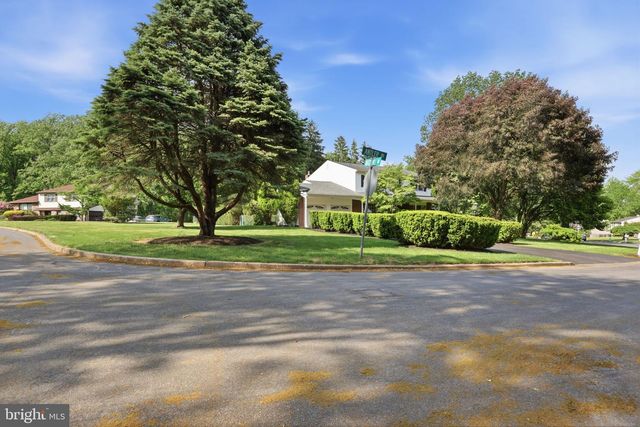 121 BUCK HILL DR, Holland, PA 18966