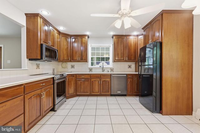 121 BUCK HILL DR, Holland, PA 18966