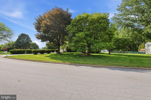121 BUCK HILL DR, Holland, PA 18966