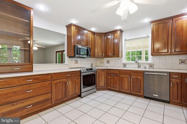 121 BUCK HILL DR, Holland, PA 18966