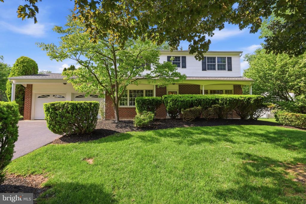 121 BUCK HILL DR, Holland, PA 18966